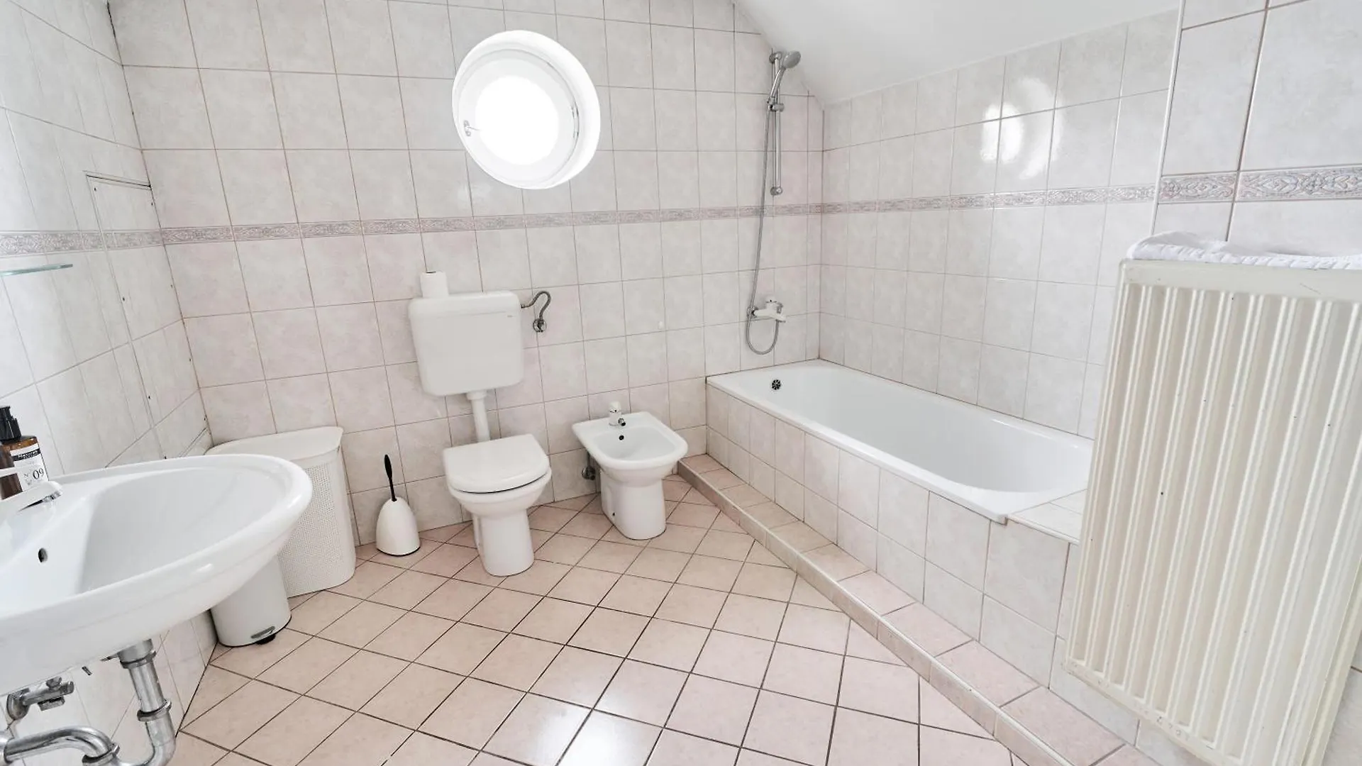Matic Spacious Modern Apartment Ljubljana