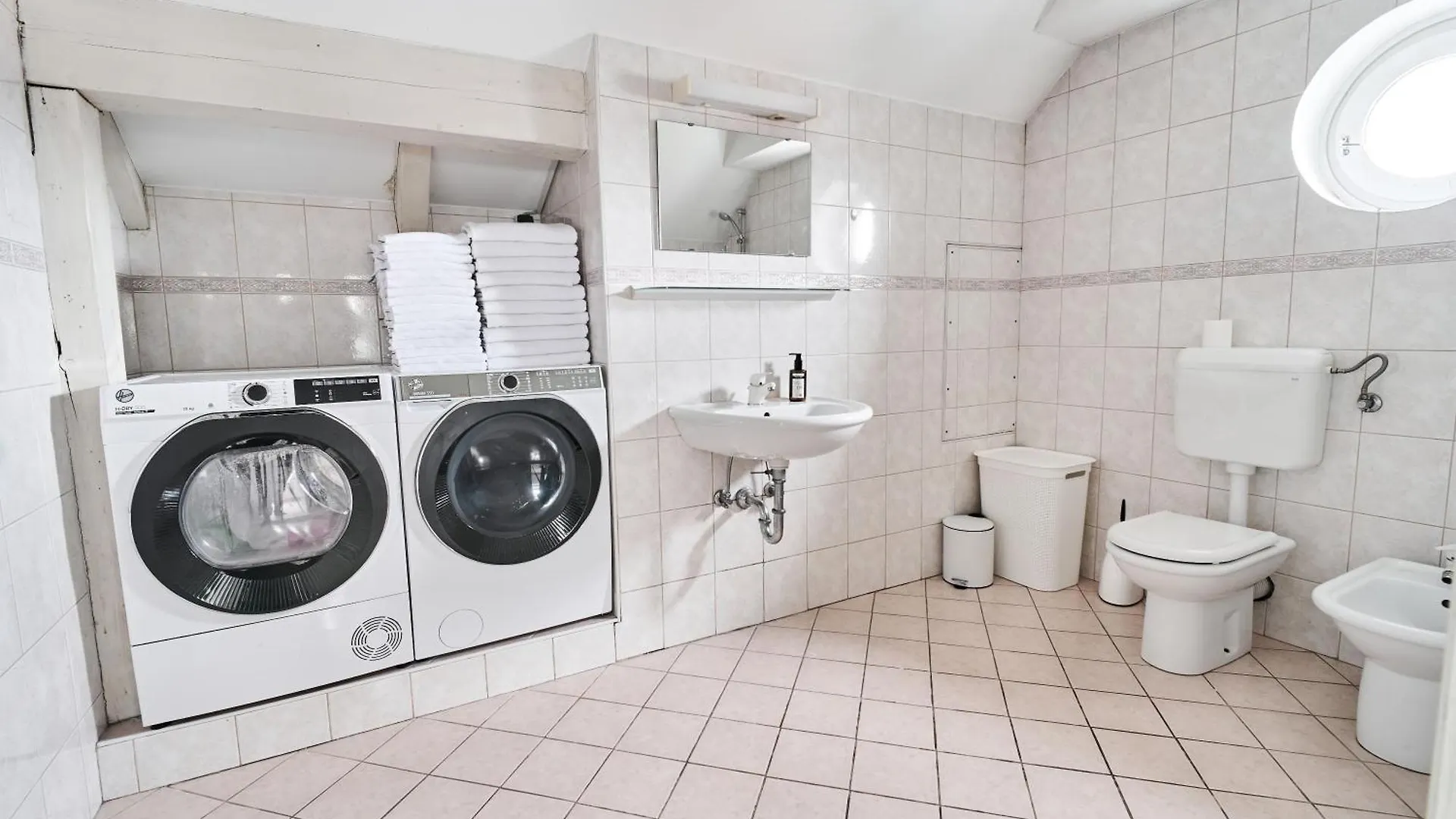 Matic Spacious Modern Apartment Ljubljana